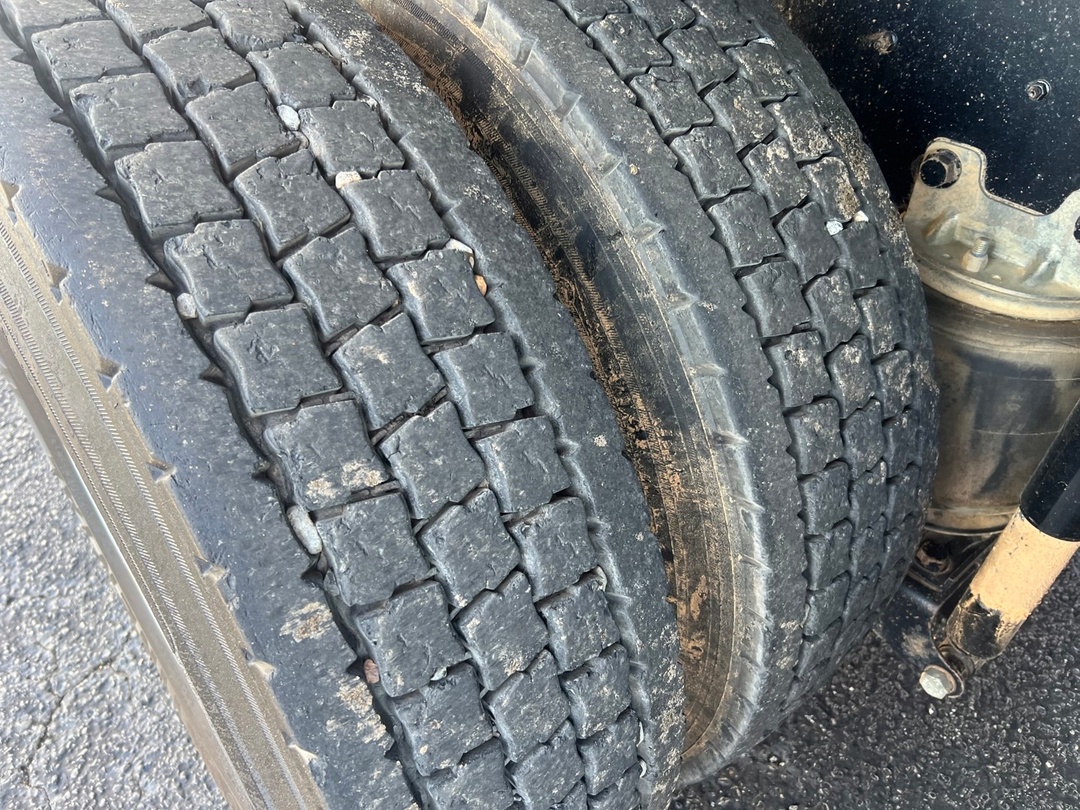 2009 International - image 8