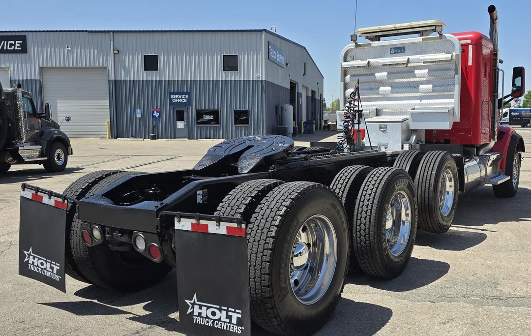 2015 Peterbilt 567 - image 5