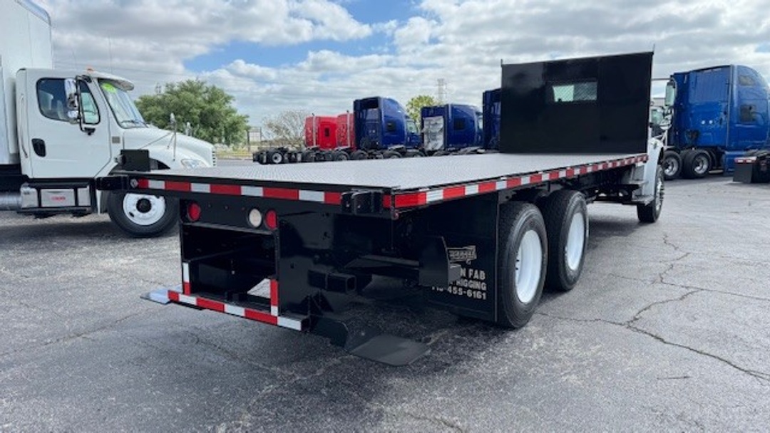 2017 Freightliner M2 106 - image 6