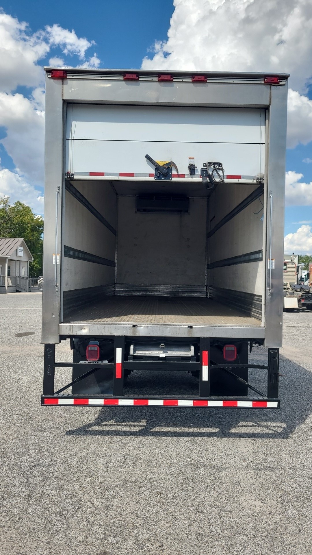 2019 International 4300 - image 7