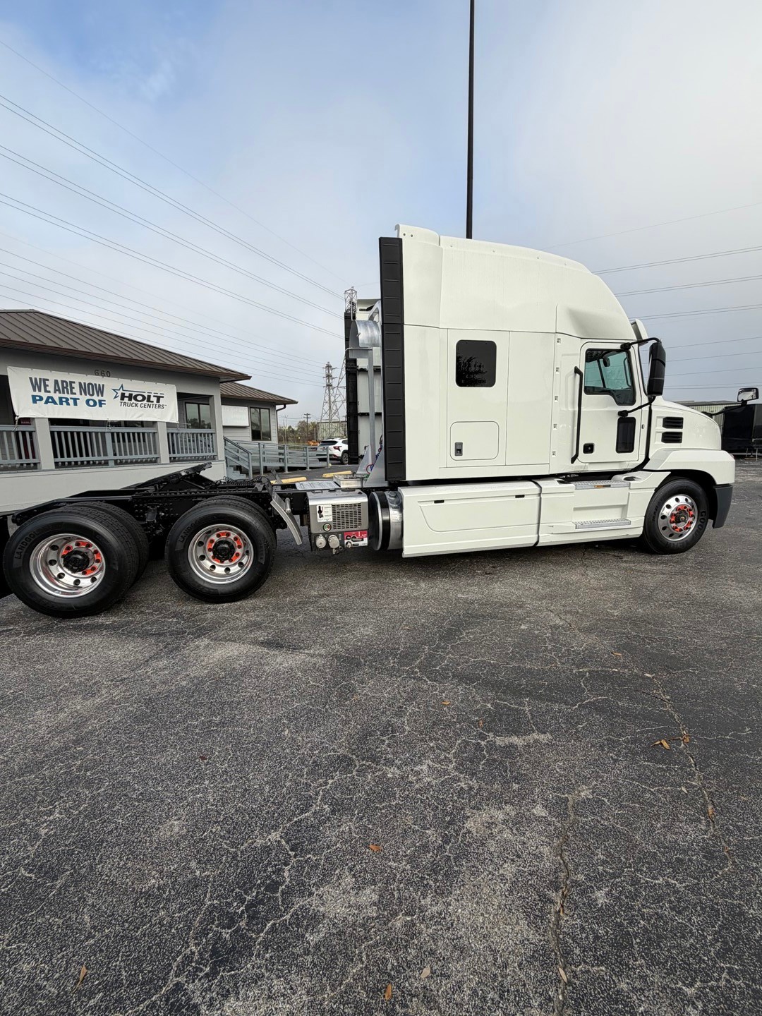 2020 Mack Anthem - image 7