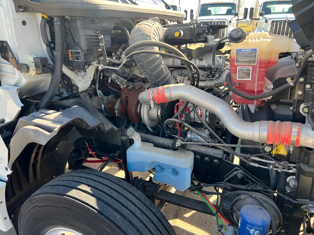 2025 International LT - image 9