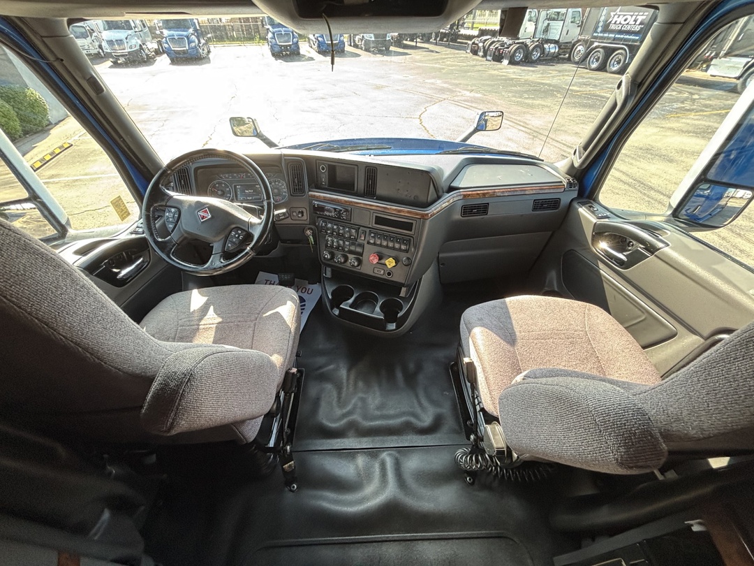 2020 International LT - image 2