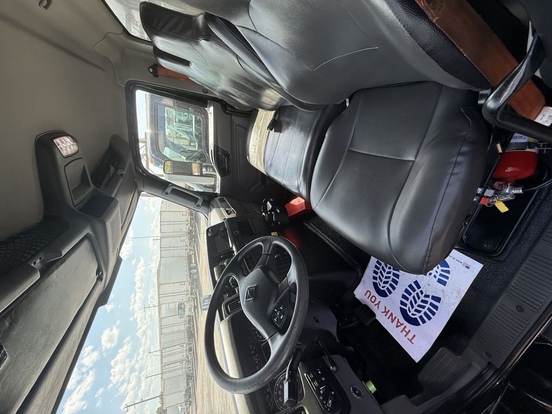 2020 International MV - image 3