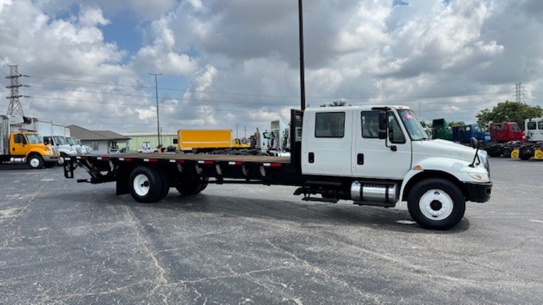 2018 International 4300 - image 3