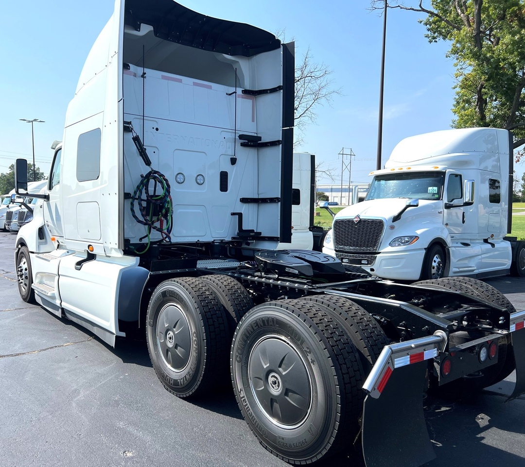 2025 International LT - image 5
