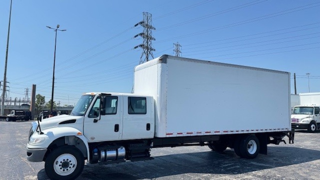 2018 International 4300 - image 2