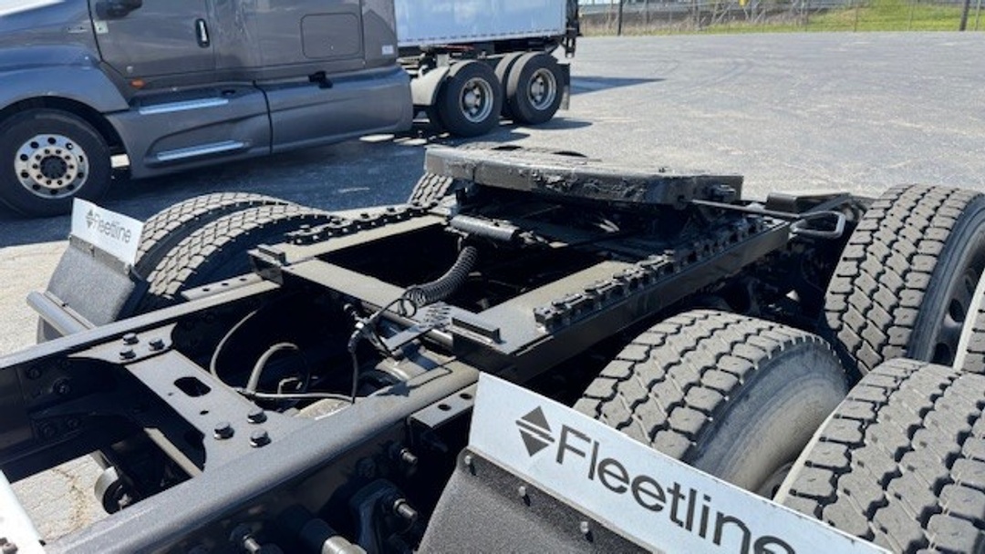 2018 International LT - image 13