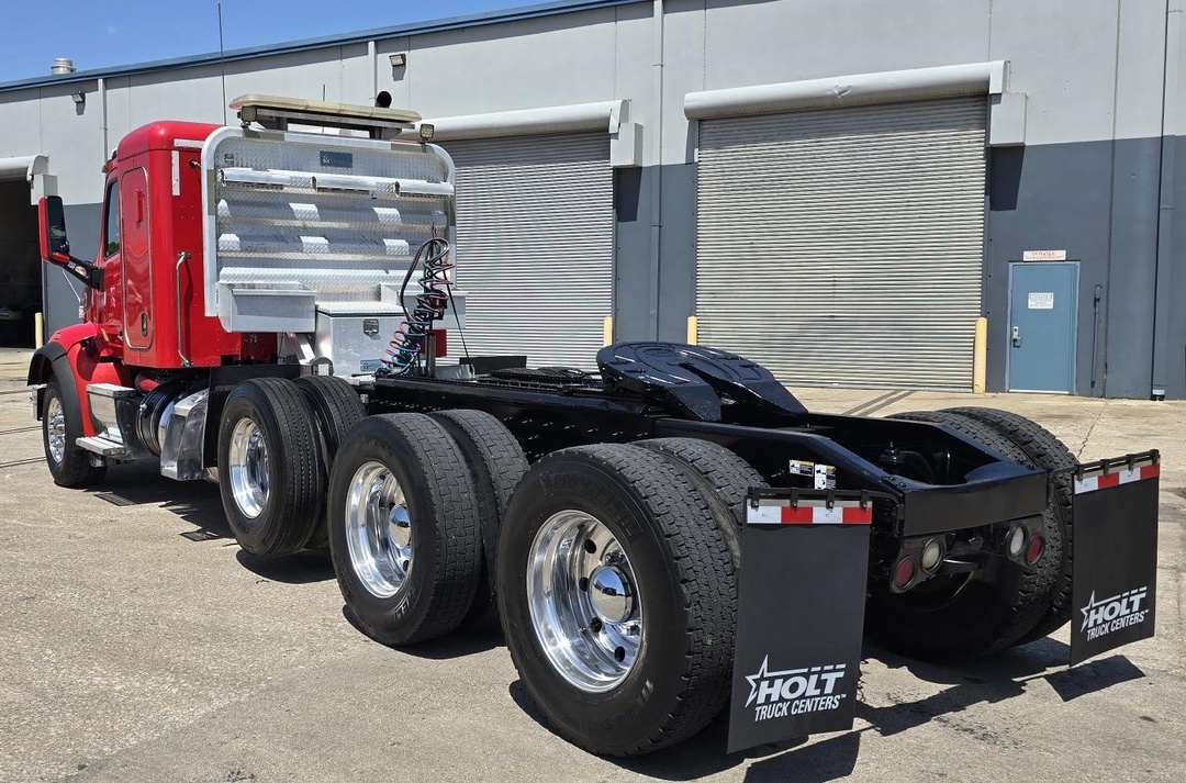 2015 Peterbilt 567 - image 3