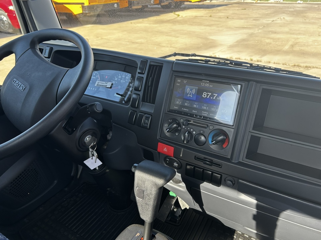 2024 Isuzu NPR - image 8