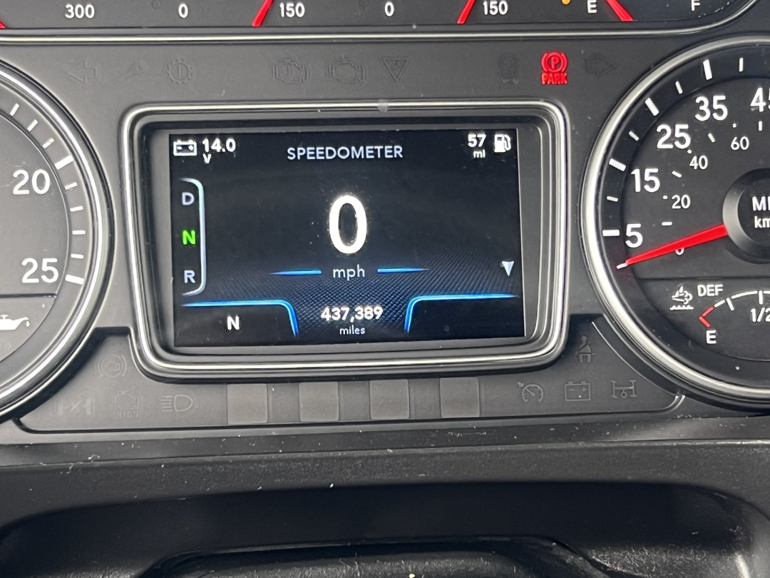 2021 International LT - image 15