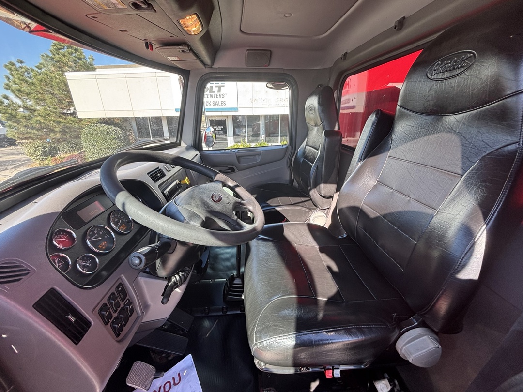 2020 Peterbilt 348 - image 4
