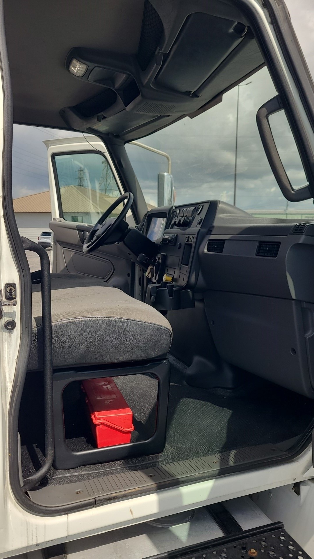 2019 International MV - image 10