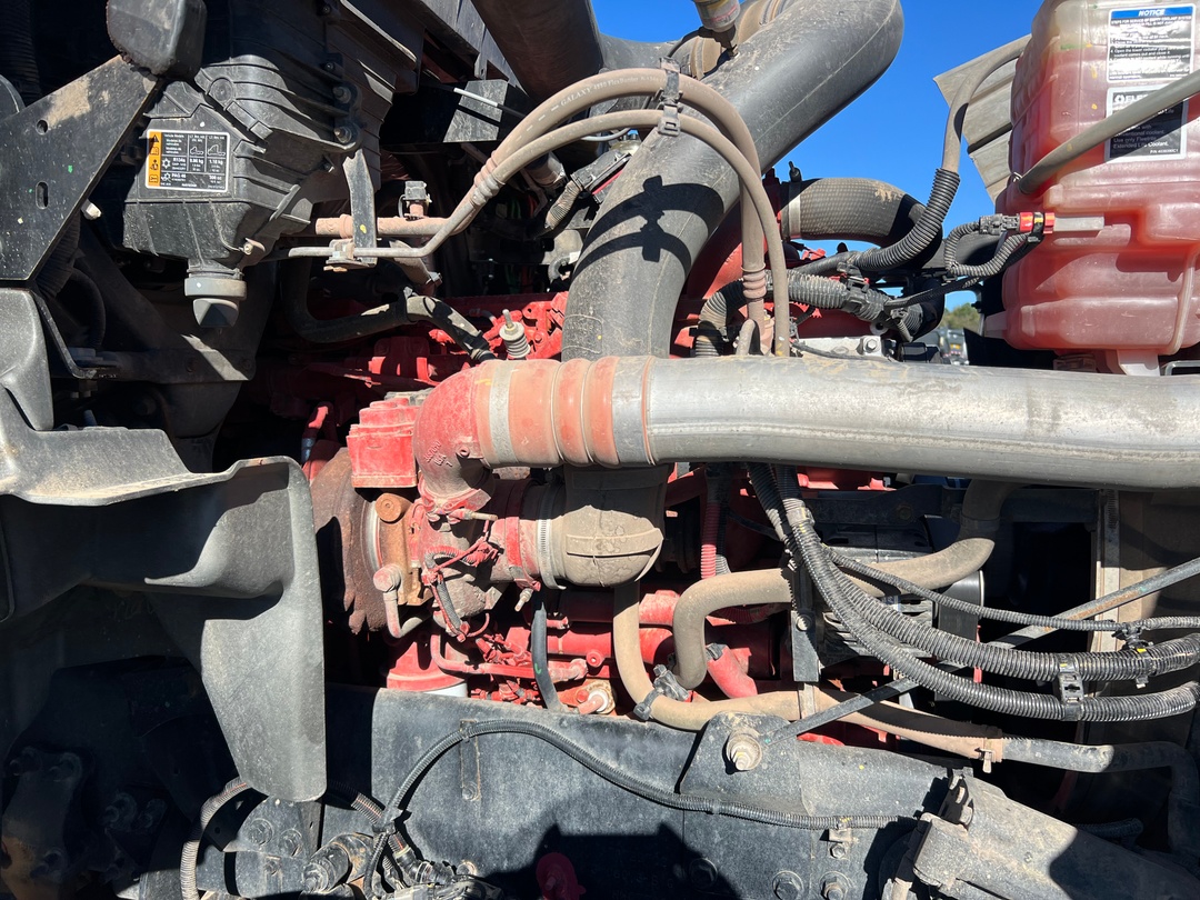 2024 International HX - image 38