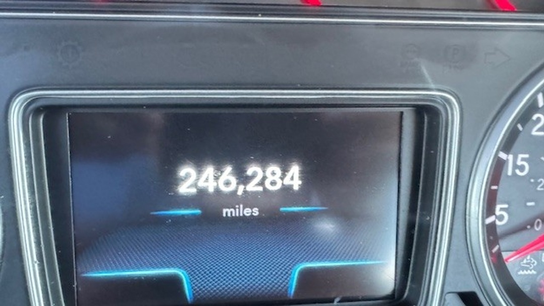 2018 International LT - image 11