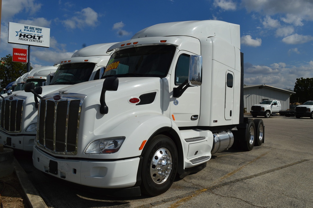 2019 Peterbilt 579 - image 2