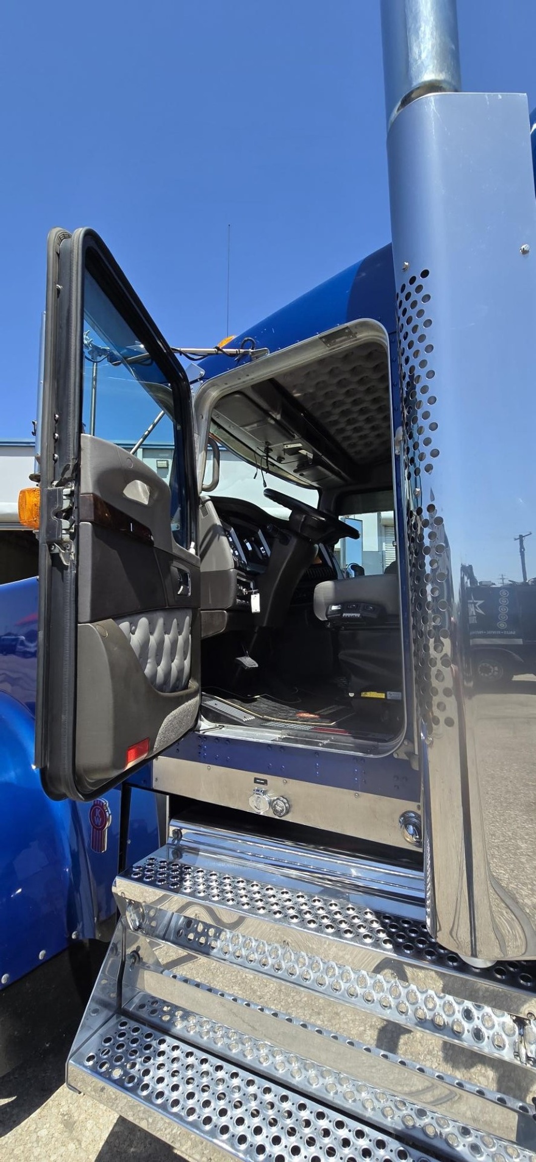 2022 Kenworth W900 - image 6