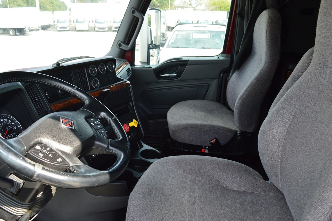 2022 International LT - image 10