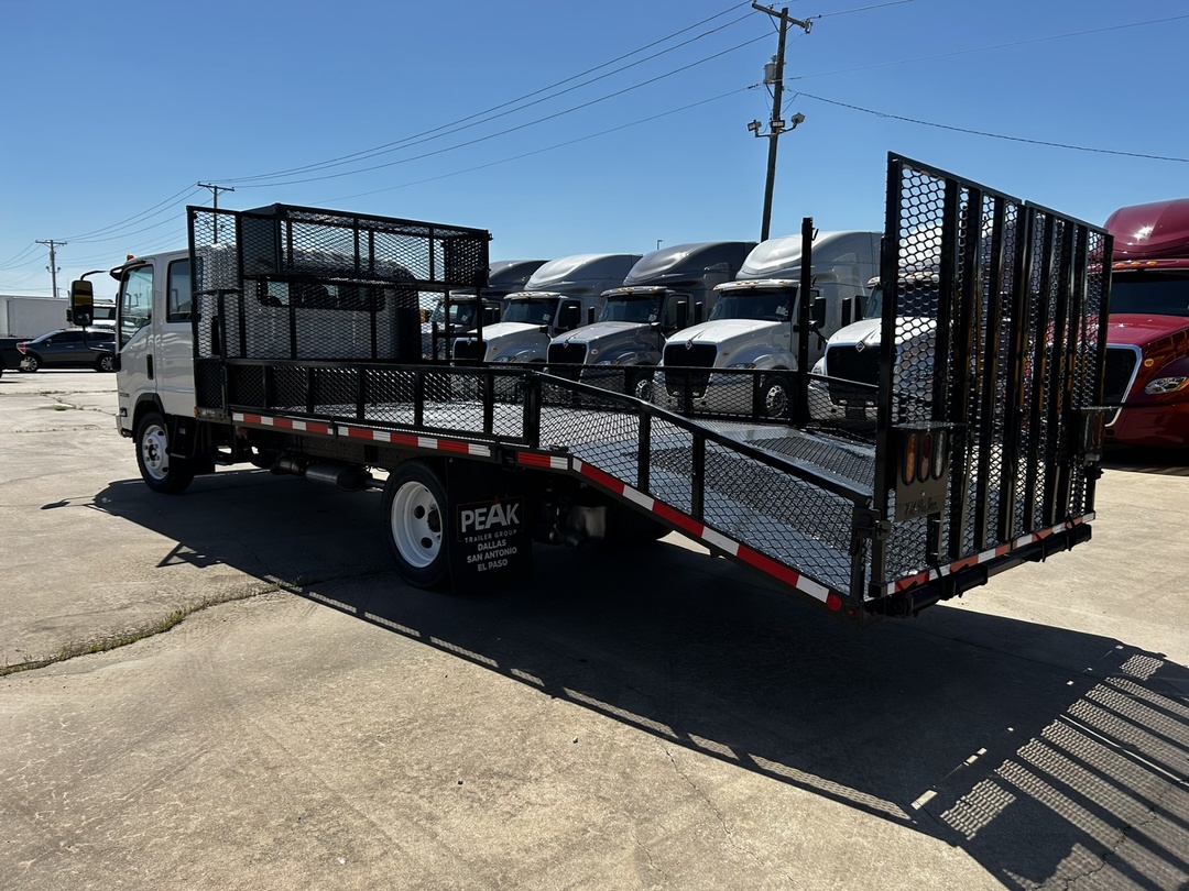 2024 Isuzu NPR - image 4