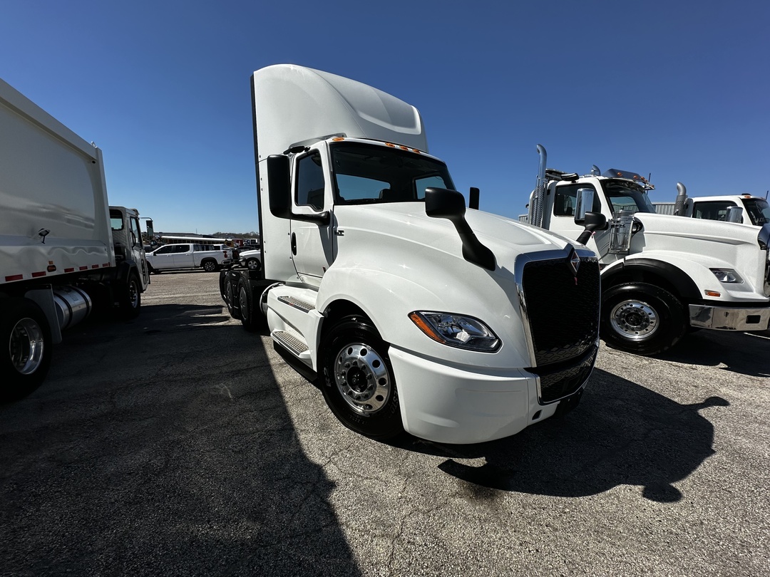 2025 International LT - image 1