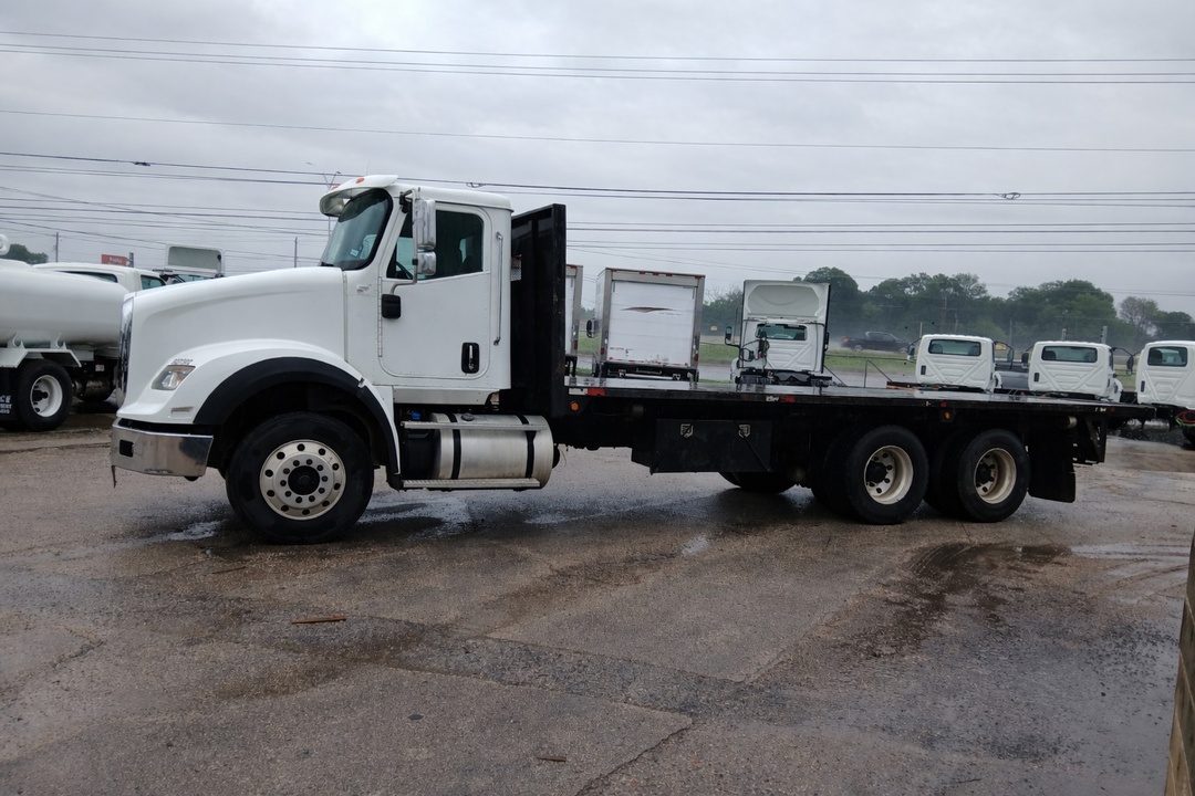 2021 International HX - image 9