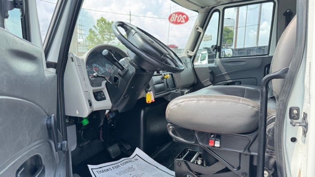 2018 International 4300 - image 15