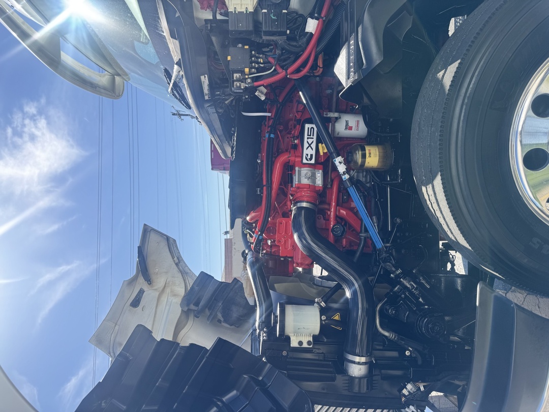 2021 International LT - image 5