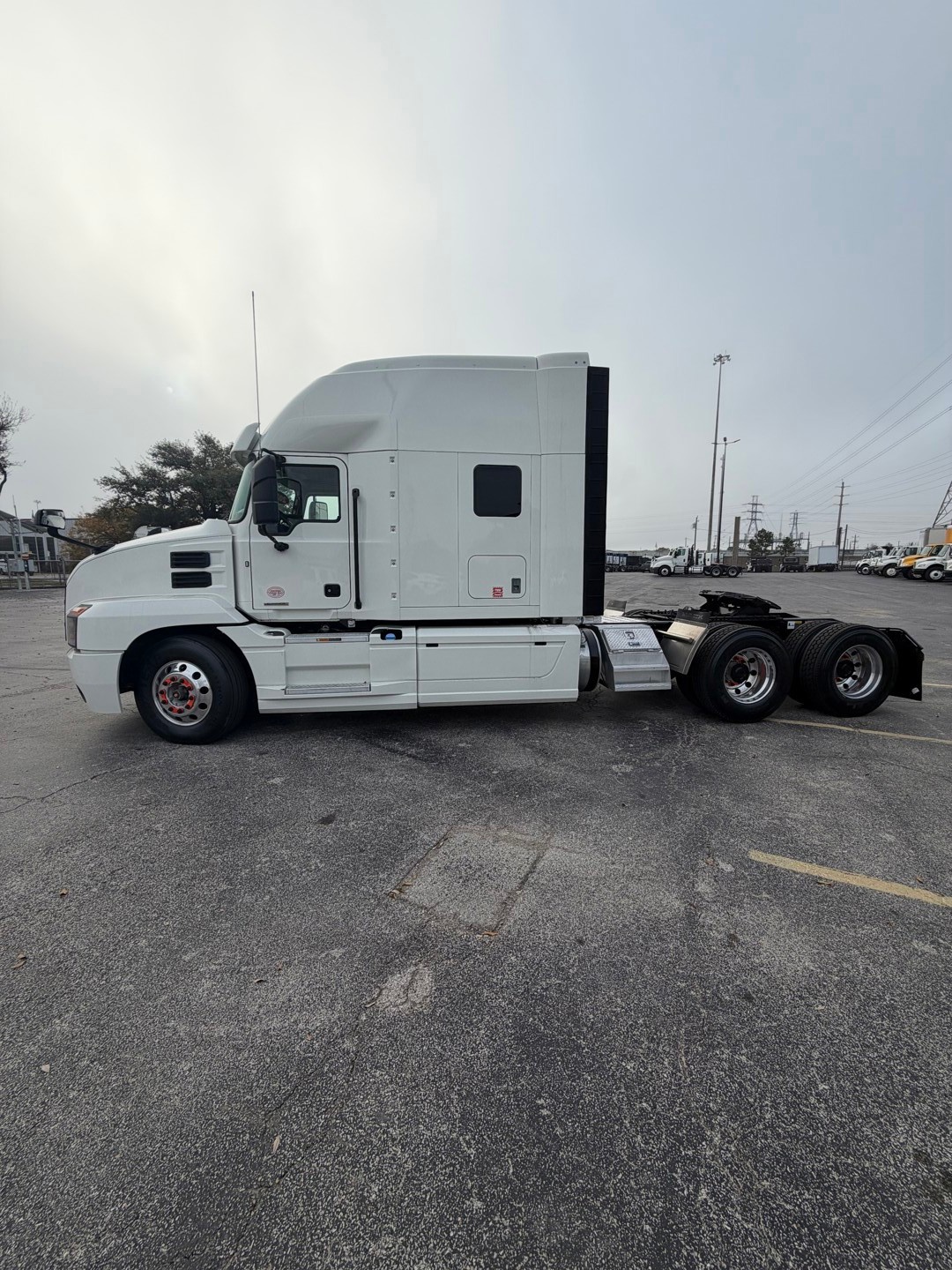 2020 Mack Anthem - image 3