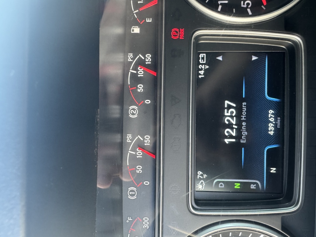 2021 International LT - image 3