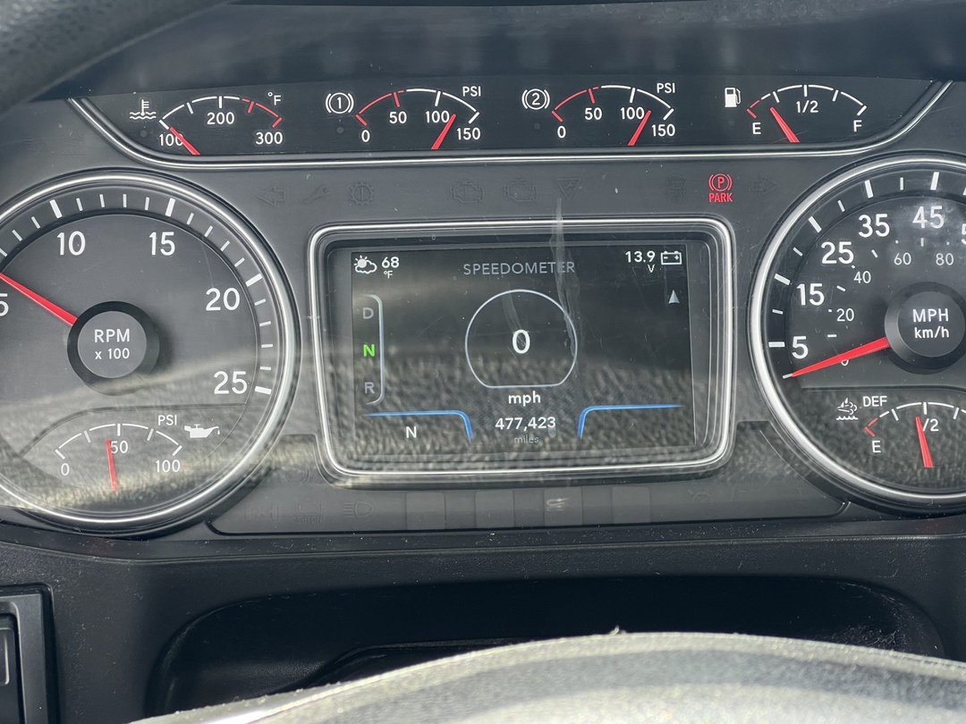 2020 International LT - image 10