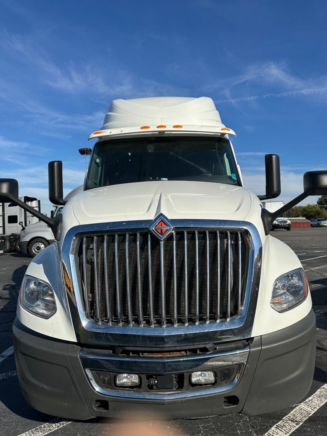 2019 International LT - image 13