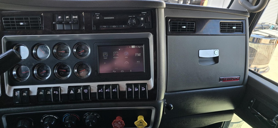 2022 Kenworth W900 - image 9