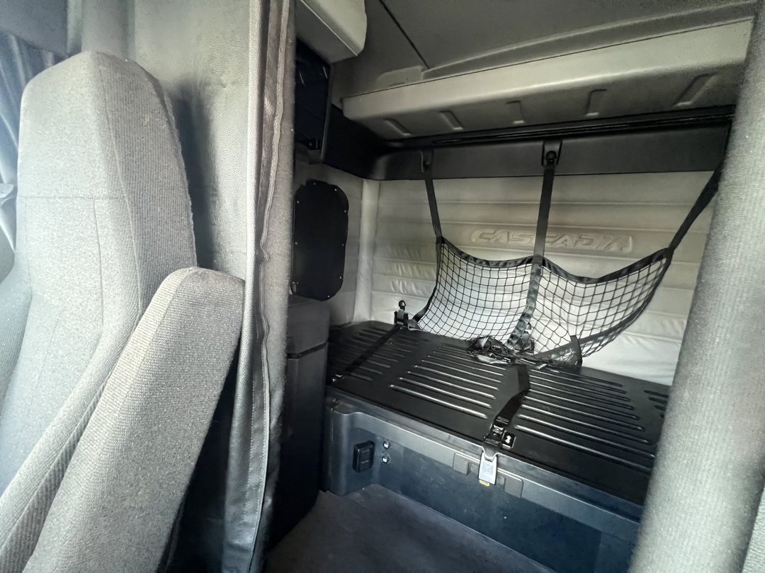 2020 Freightliner Cascadia - image 15