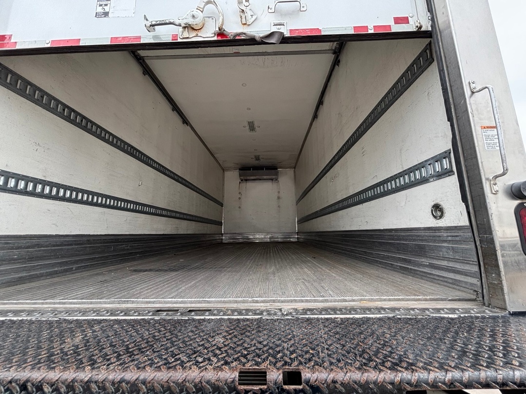 2019 International MV - image 8