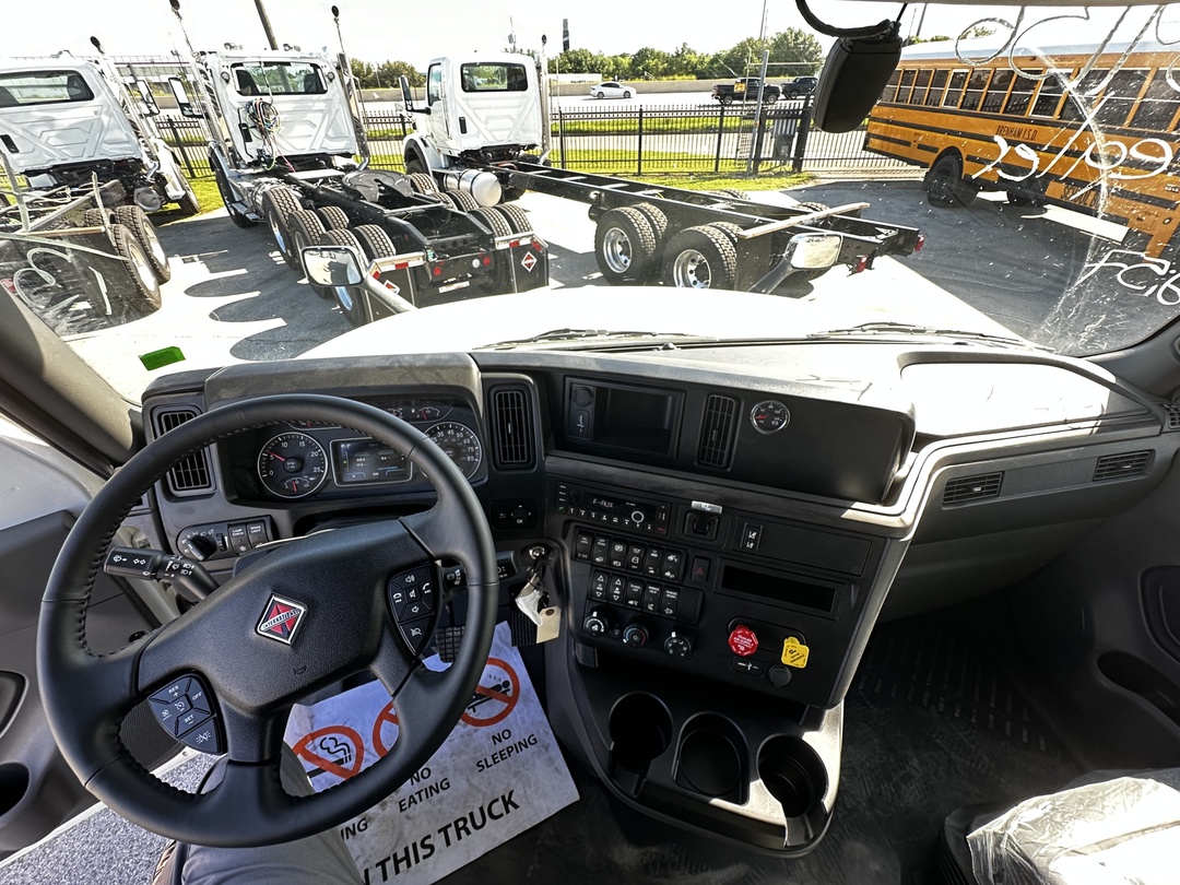 2025 International LT - image 4