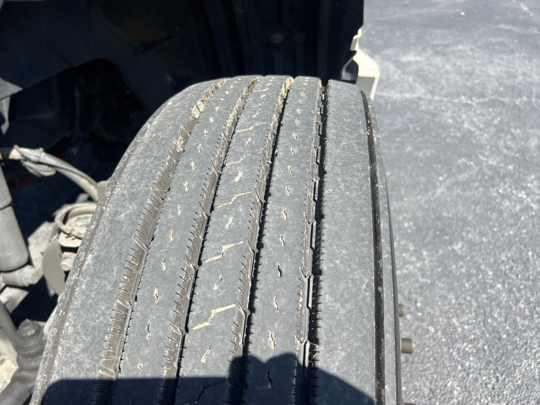 2022 International LT - image 12