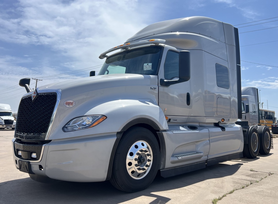 2025 International LT - image 1