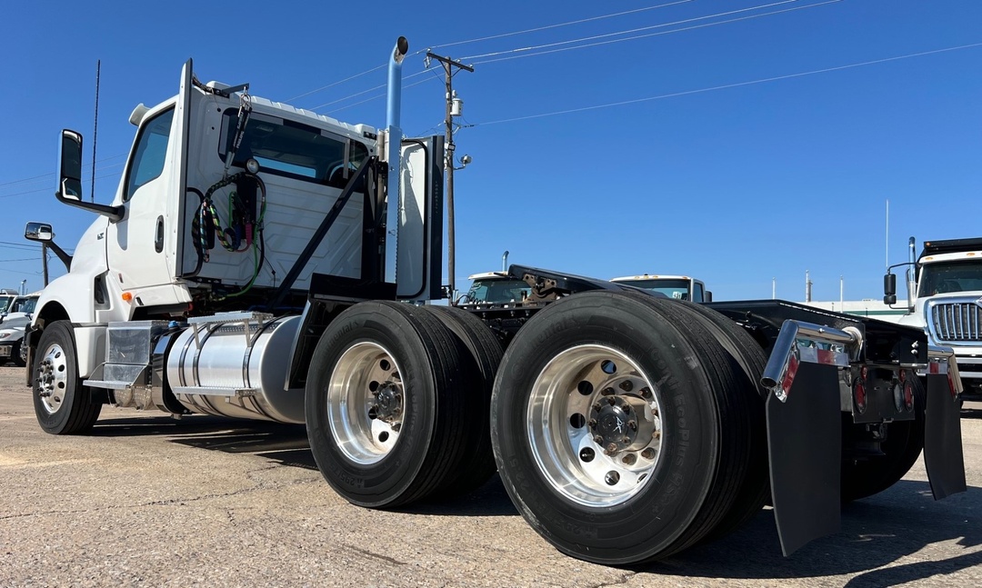 2025 International LT - image 3