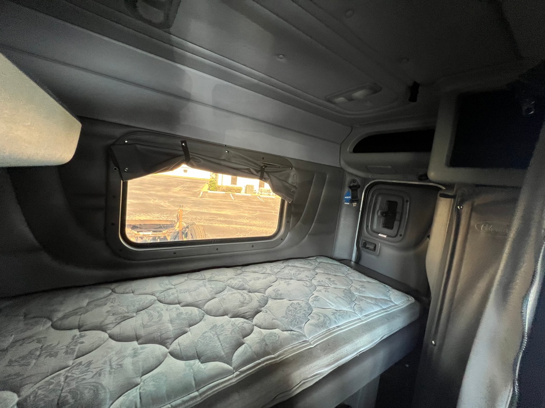 2023 Peterbilt 389 - image 23