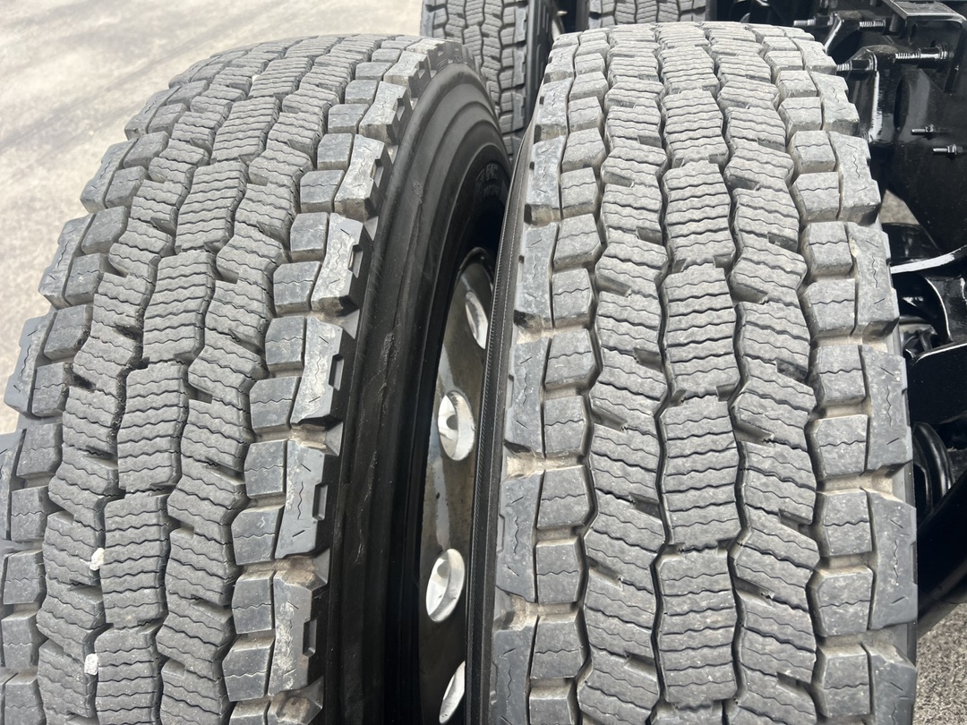 2021 International LT - image 7