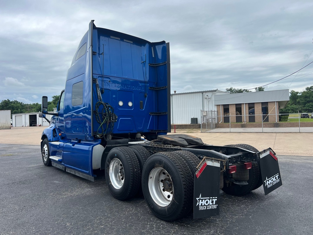 2020 International LT - image 7