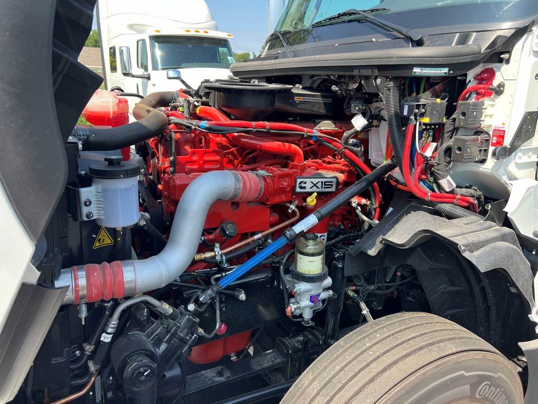 2025 International LT - image 7