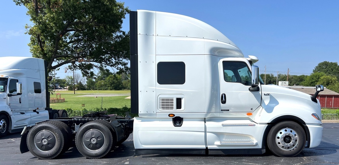 2025 International LT - image 10