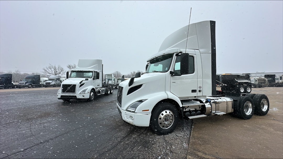 2019 Volvo VNL 860 - image 11