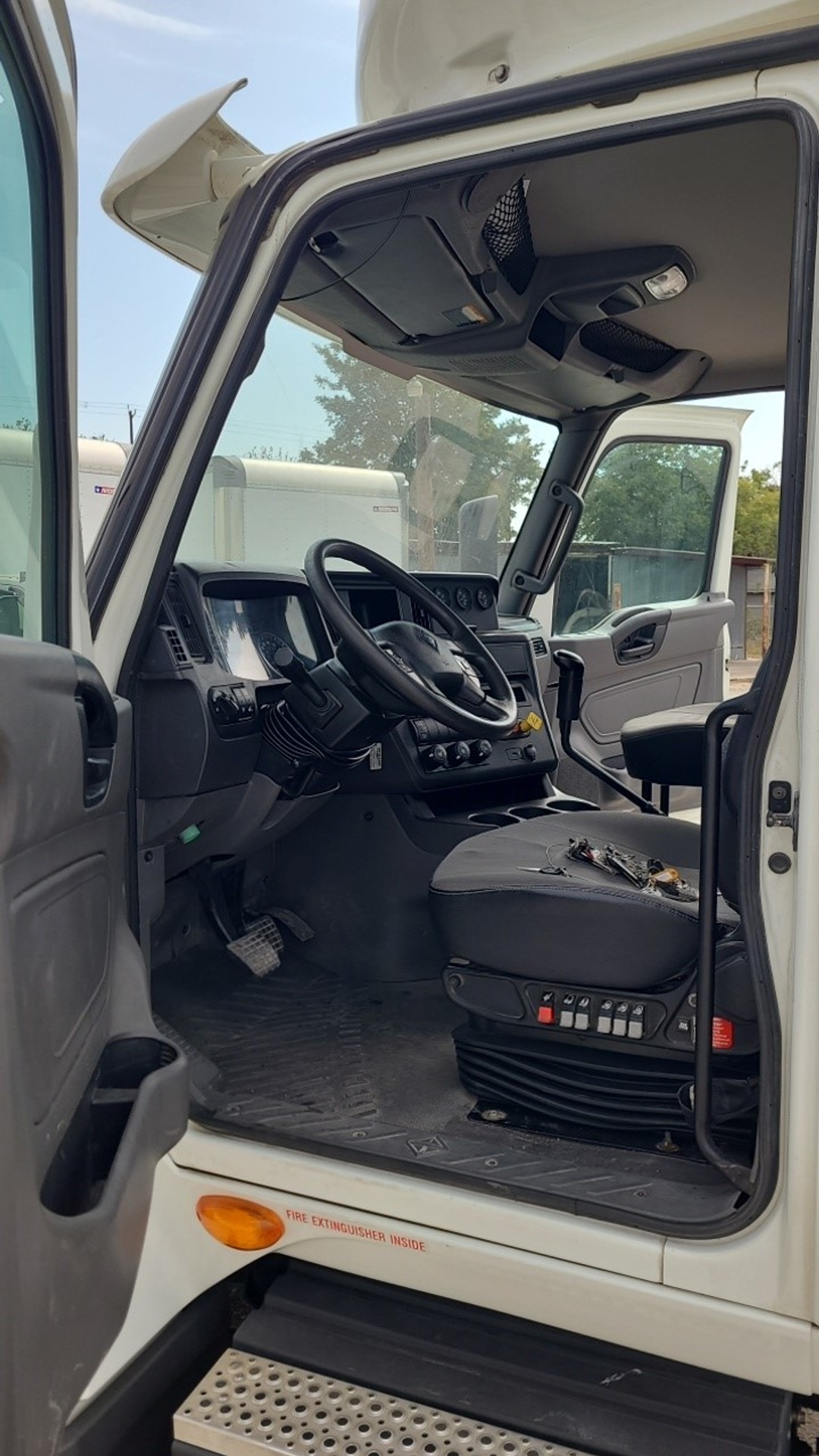 2021 International LT - image 2