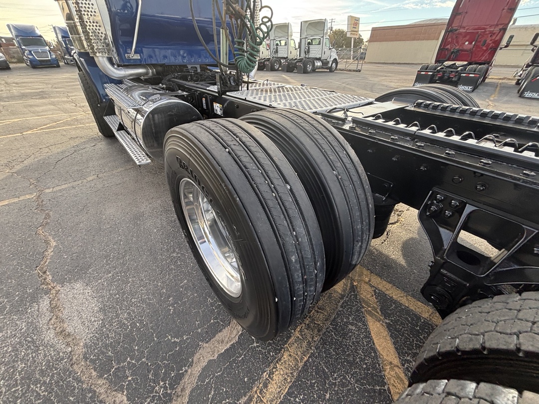 2019 Kenworth T800 - image 11
