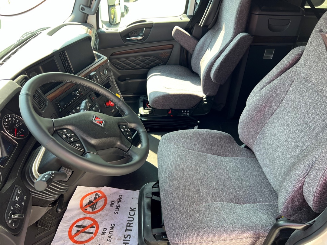 2025 International LT - image 14