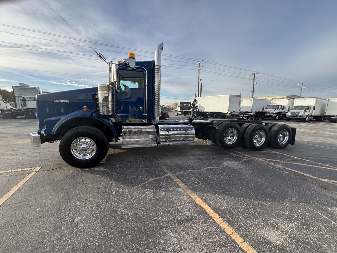 2019 Kenworth T800 - image 3