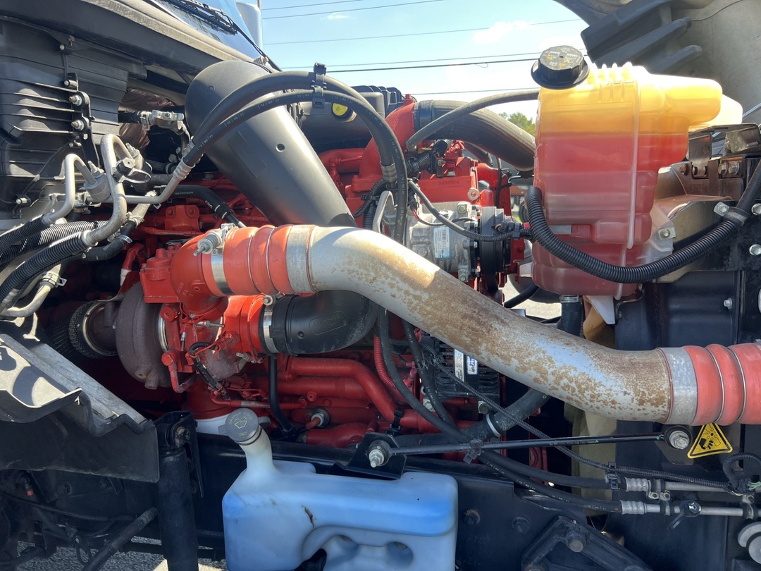 2022 International LT - image 6