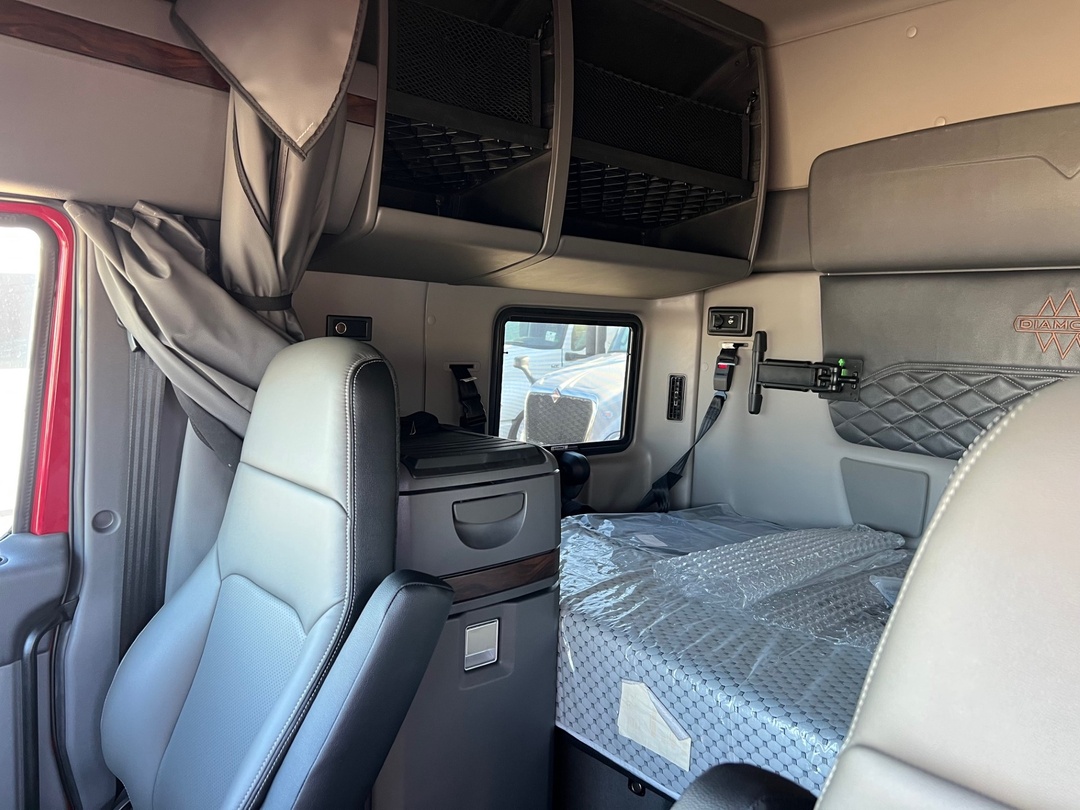 2025 International LT - image 10